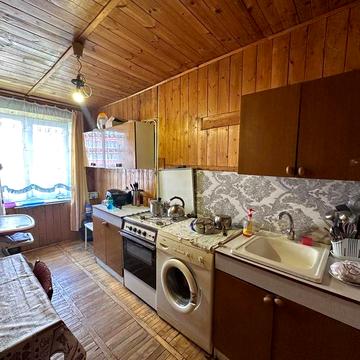 Простора 3-кімнатна квартира на Сихові