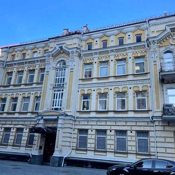 Михайлівська вул., 12-Б