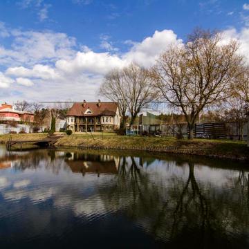 Центральна, 3