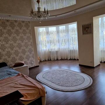 Євгена Коновальця вул., 102 а