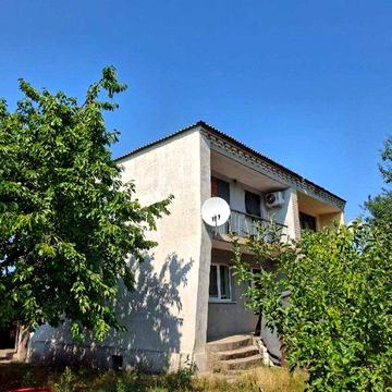 Продам будинок на двох господарів в  гарному стані