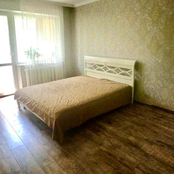 Академіка Корольова вул., 100