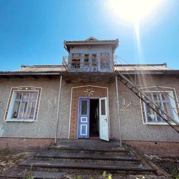 Продається житловий будинок з землею