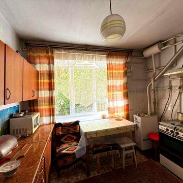 Продаж 2 кім. квартири по вул. Мельника. Цегла, балкон. Класний район