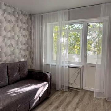 Однокімнатна  в Центрі .Капітальний ремонт. Меблі . Техніка