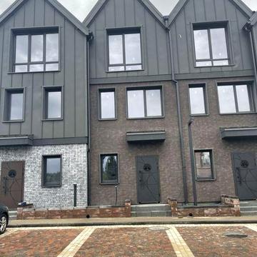 Таунхаус біля озера на Петропавлівській Борщагівці