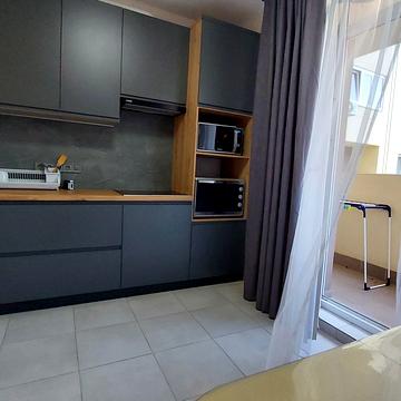 Михайла Грушевського вул., 30г