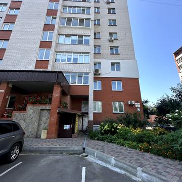 Грушевського вул., 21