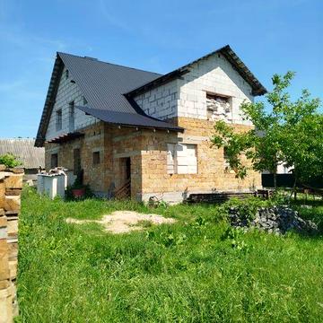 Продам 2 будинки, 25 соток землі.