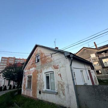 Продається пів будинку по вулиці Рєпіна