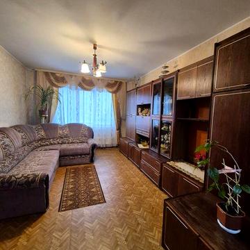 Продаж просторої квартири на Заливній 33