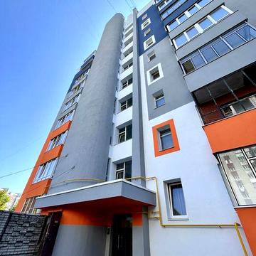 Продаж 3-к квартири з ремонтом в цегляному будинку