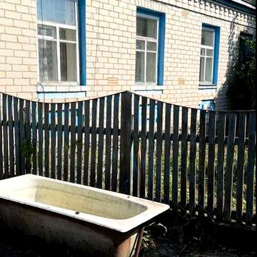 Двоповерховий будинок в с. Браниця