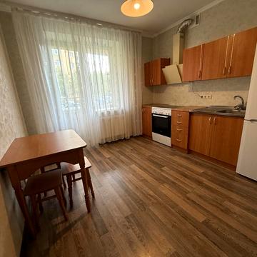 Валерія Лобановського вул., 25