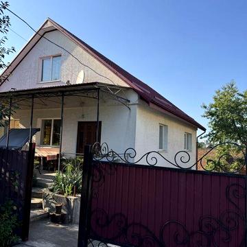 Продам   будинок  з приміщенням для ремонту автомобілів