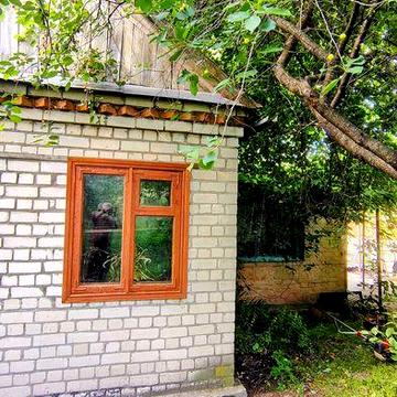 Будинок з земляними ділянками біля м. Нетішин
