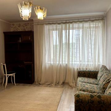 М. Палац України, Антоновіча 122, оренда 2хкімнатной.
