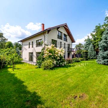 Добрий Шлях вул., 43