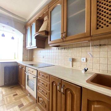 Продаж 3 км. квартири в цегляному будинку на пр. Червоної Калини 40.