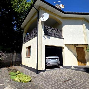 Будинок в районі пр.Незалежності та парку Шевченка