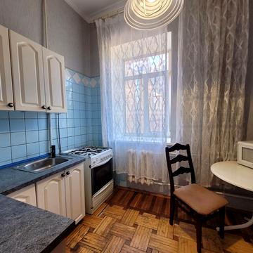 Гоголівська вул., 13/30