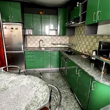 Пасічна вул., 10