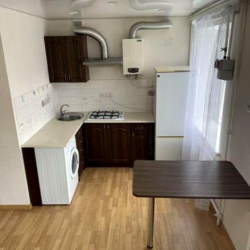 Вільна з 1.09 1 кім по Київській