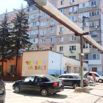 Космодромна вул., 8