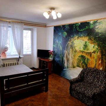 Будівельників вул., 26/8