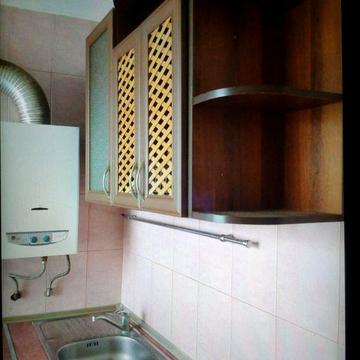 Продаю 2к/кв ул.Б.Морская 4/9 42/24/6,балкон,колонка,24000$