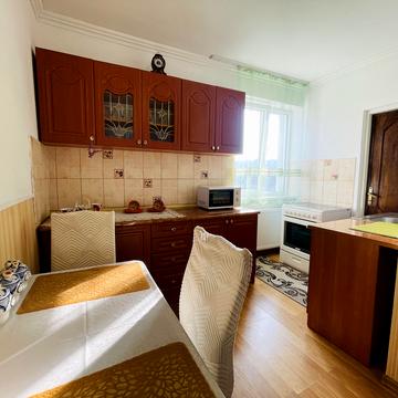 Миколи Зерова вул., 11
