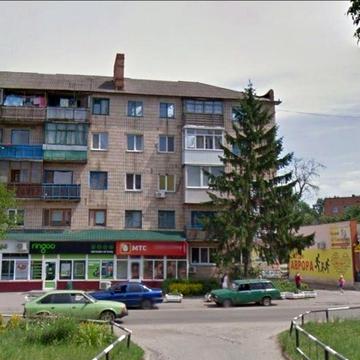 Продам 4-кімнатну квартиру в серці Гадяча — під ремонт.