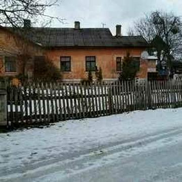 частина житл будинку з 3 кімнат з окремим входом та великою територією