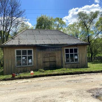 Продам Будинок . Хата. в карпатах біля річки.