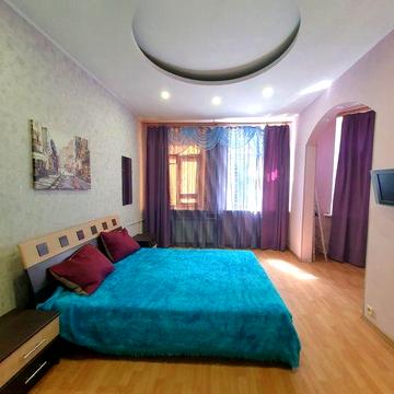 Продам 2х к.кв метро Ярослава Мудрого,  Центр