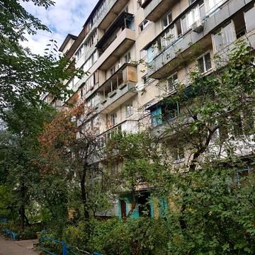 Ореста Левицького вул. (Академіка Курчатова), 6