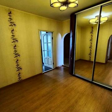 Продам  4 кімн., Червоної калини вул., Деснянський р-н