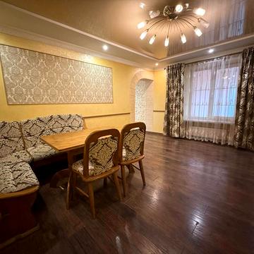 Миколи Лисенка вул., 1