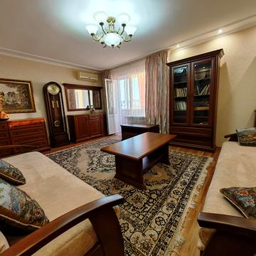 Тополина вул., 16