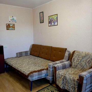 1-х, с меблями, Братства Тарасівців, Бажана,  метро Харківська 10 хв.