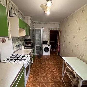 Євгена Чикаленка вул., 64