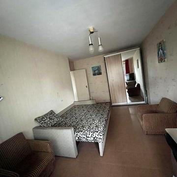 Продам 1 к.кв. 4/9 вул.Каденюка 13/6 ,метро Палац Спорту