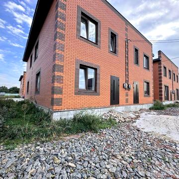 Продам таунхаус в котежному містечку все поруч