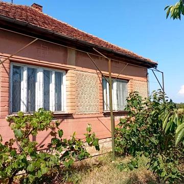 Будинок між двома термальними курортами в с. Балажер