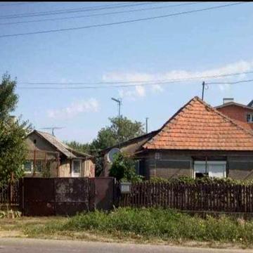 Будинок для проживання двох сімей-локація між двома екокурортами