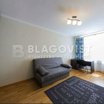 Продам 4 кімнатну квартиру Старонаводницька, 6