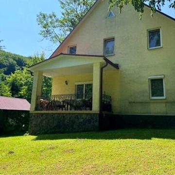 Продається затишний будинок біля санаторію Синяк