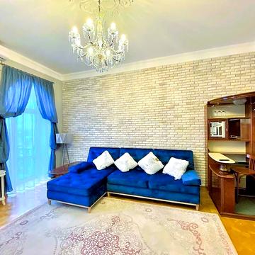 Михайла Коцюбинського вул., 5