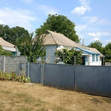 Продам будинок із земельною ділянкою
