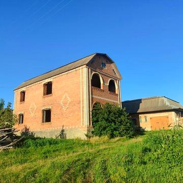 Будинок/коробка двох поверховий
